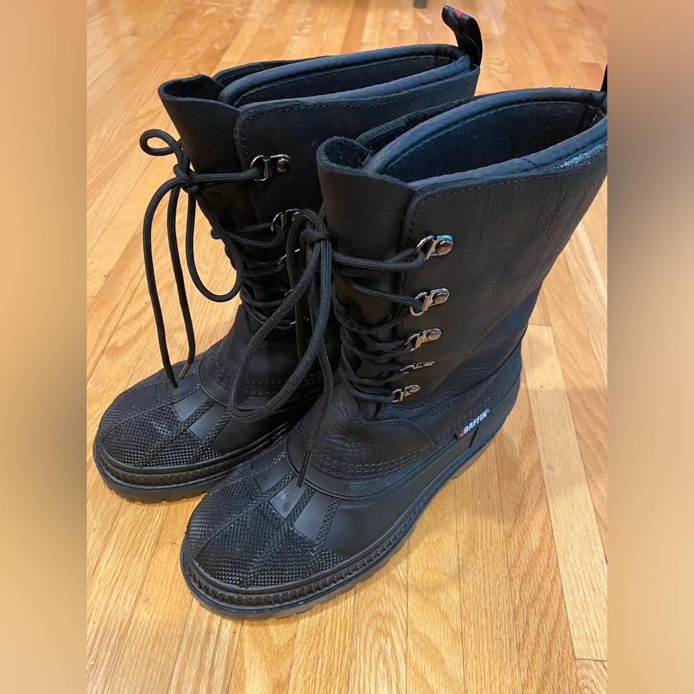 Excellent Condition Baffin Women Nunavut Winter Boots - Size 9 runs big like 9.5